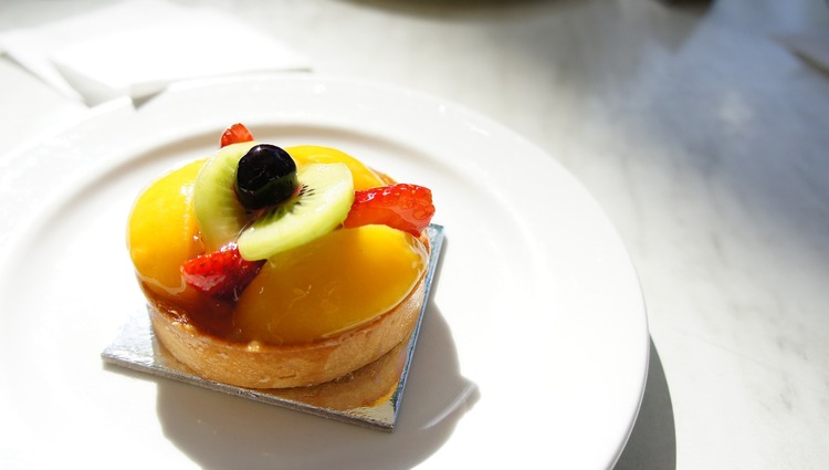 Mini Fruit Tarts with Kiwi, Apricot, Blueberries and Strawberries - Sweet Tart Recipe